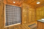 Hogback Haven - Entry Level Shared Full Bathroom w/ Bunk Room